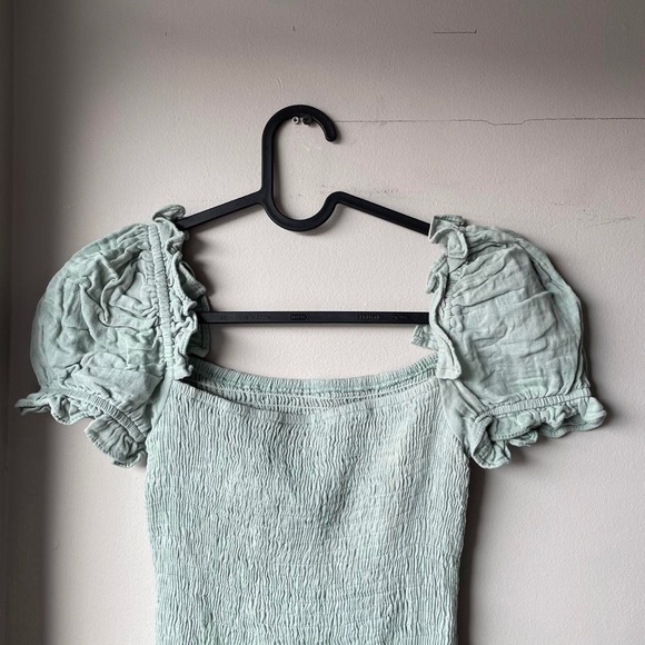 Gorgeous mint green puff sleeve ruffle hem shirred slim fitted bodycon dres - Picture 4 of 4